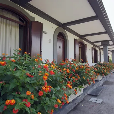 拉菲尼斯酒店